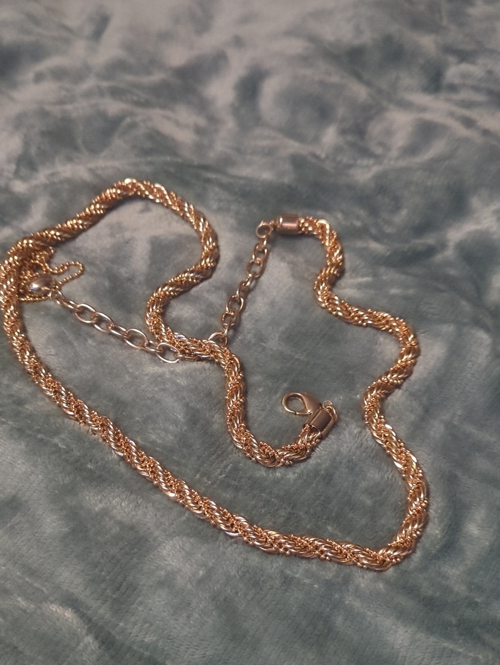 64-Delicate Rope Chain belt in Gold. Small size. Pre-loved